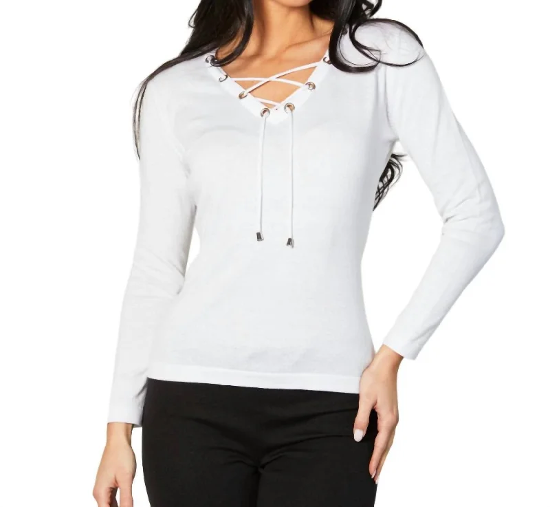 Chic & Modern Sales V-Neck Grommet Top In Chalk