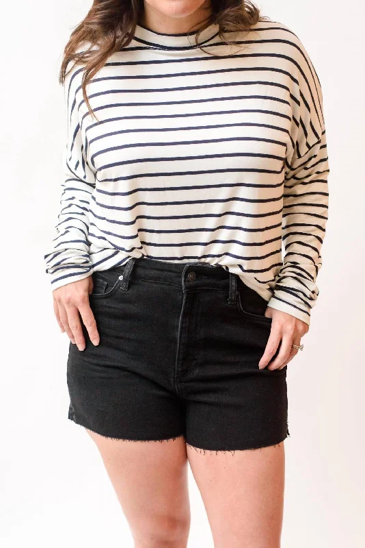 Sophisticated Style Offers Stripe Lounge Top In Black/white