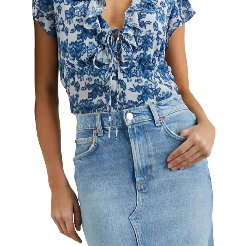 Edgy Fashion Deals Carmine Top In Chambray Floral